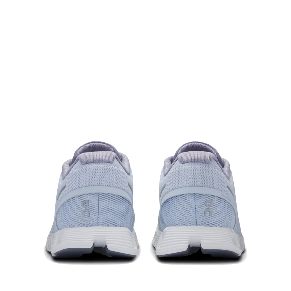 On Women's Cloud 5 Sneaker in Heather/Fossil